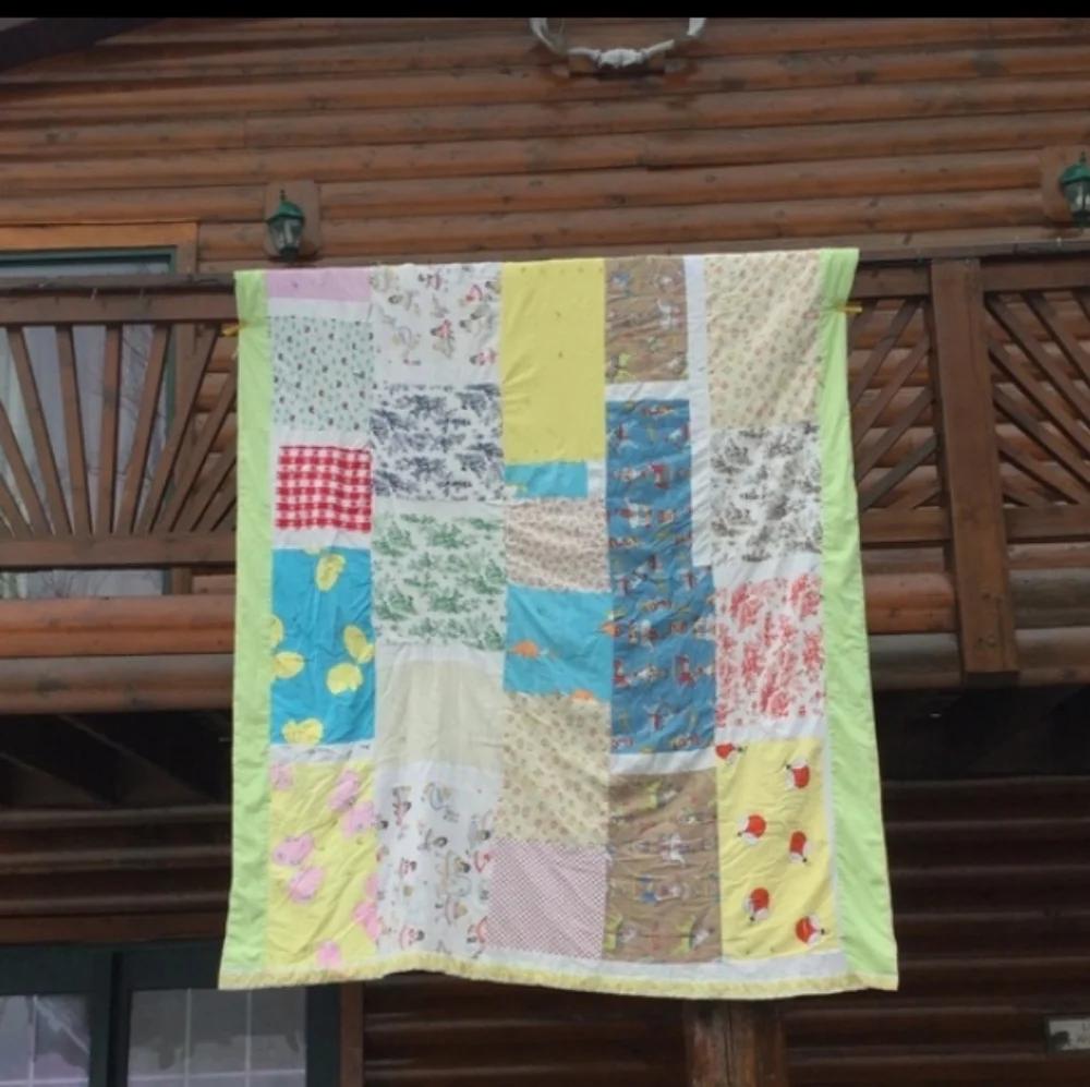 🧵 VINTAGE QUILT  🩷 PATCHWORK LAP QUILT HANDMADE 42